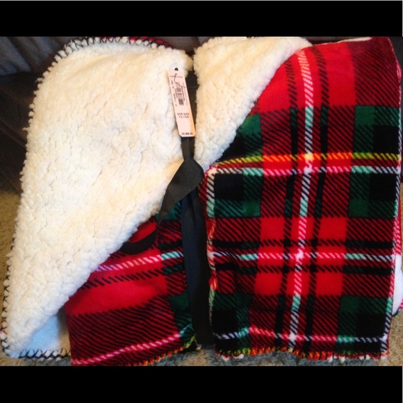 Victoria's Secret - Picture 2 of 3